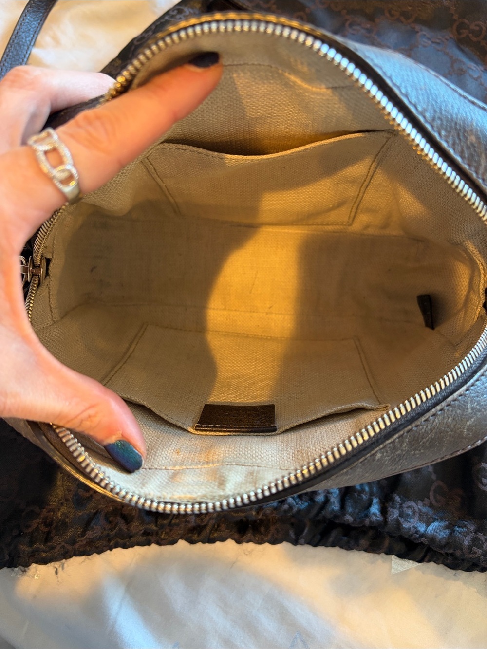 Gucci Beige GG Canvas Crossbody with Red & Green sherry line & Gold Bee - Picture 12 of 16
